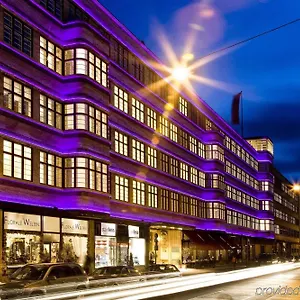 Hotel Ellington